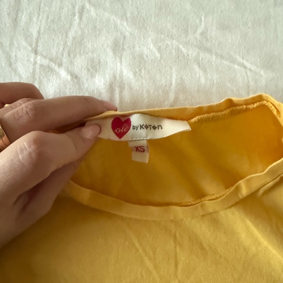 Stylish Yellow Graphic Tee - Picture 2 of 3